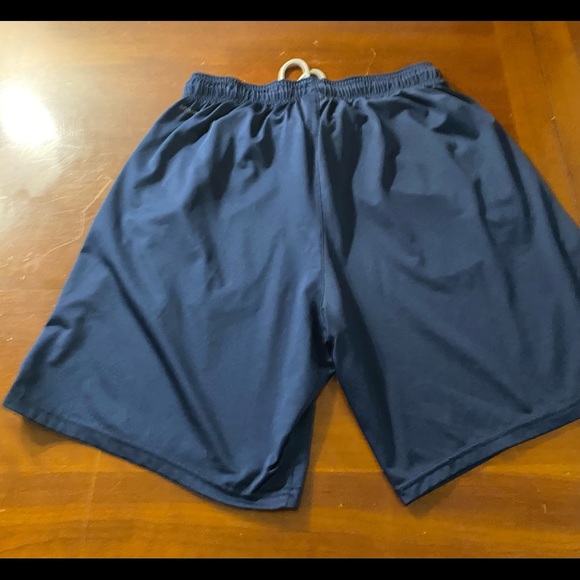 Reebok Mens shorts are a size Medium - Picture 5 of 5